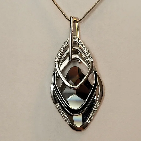 π©· 3/$15 3-tier Diamond Shaped Silver Pendant Necklace with crystal detail NWOT - Picture 1 of 5